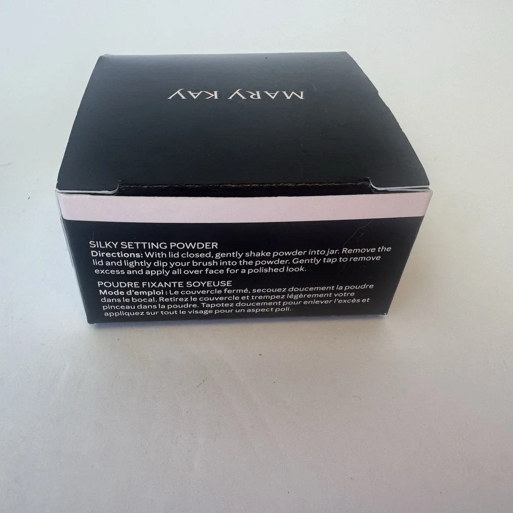 Mary Kay Silky Setting Powder Light To Medium Ivory New In Box 175891